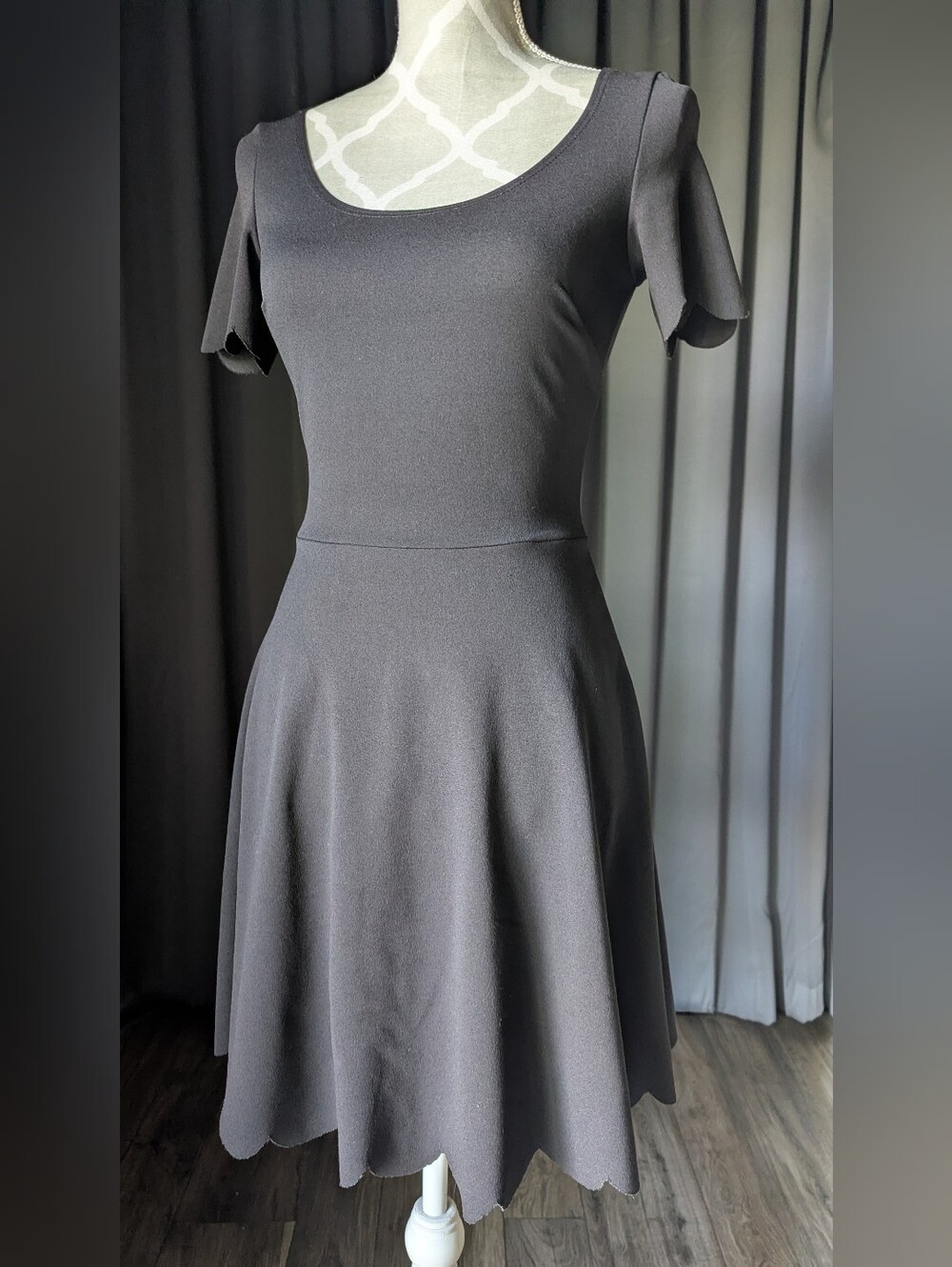 The Vanity Room Black Scoop Neck Midi Dress, XS
